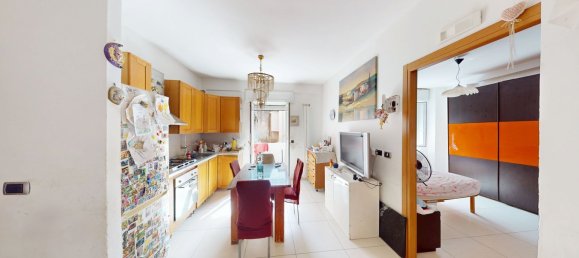 Apartamento de 3 dormitorios en Pomigliano d'Arco, Italy No. 337832 4