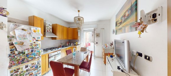 Apartamento de 3 dormitorios en Pomigliano d'Arco, Italy No. 337832 6