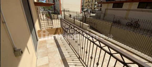 Apartamento de 3 dormitorios en Poggiorsini, Italy No. 37448 18