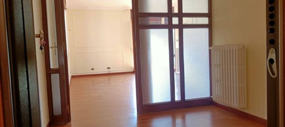 4 rooms Apartment in Taranto, Italy No. 115004 10