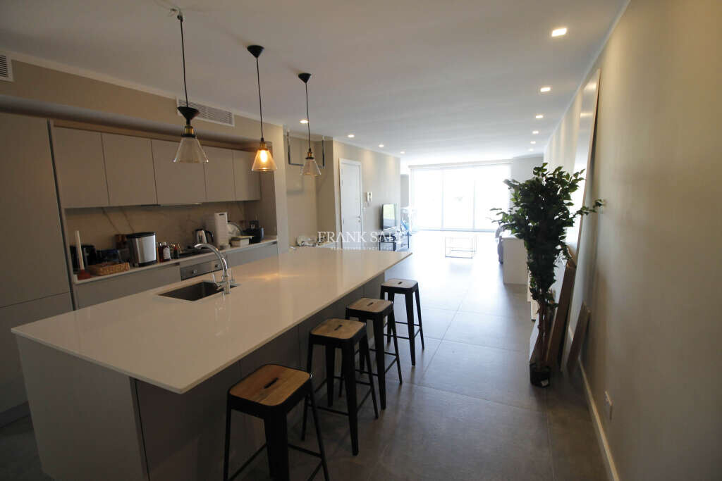 Квартира с 3 спальнями в Свийи, Мальта № 9564