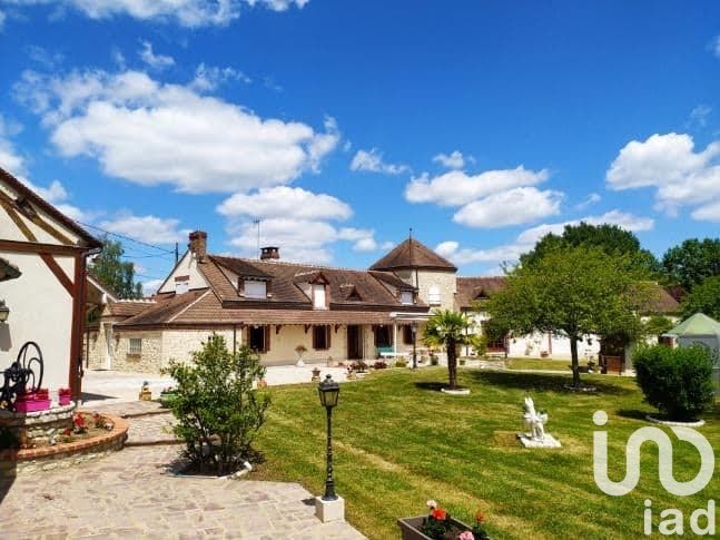 Casa de 10 habitaciónes en Varennes-Changy, France No. 56192