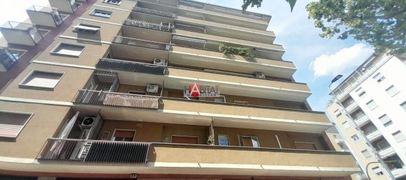 1 bedroom Apartment in Milan, Italy No. 332006 4