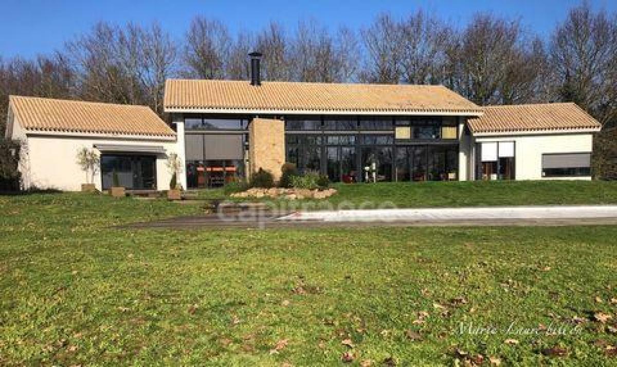 3 bedrooms House in Aizenay, France No. 28757