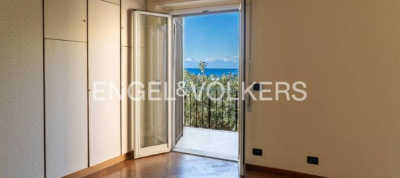 10 rooms Apartment in Genoa, Italy No. 152298 10