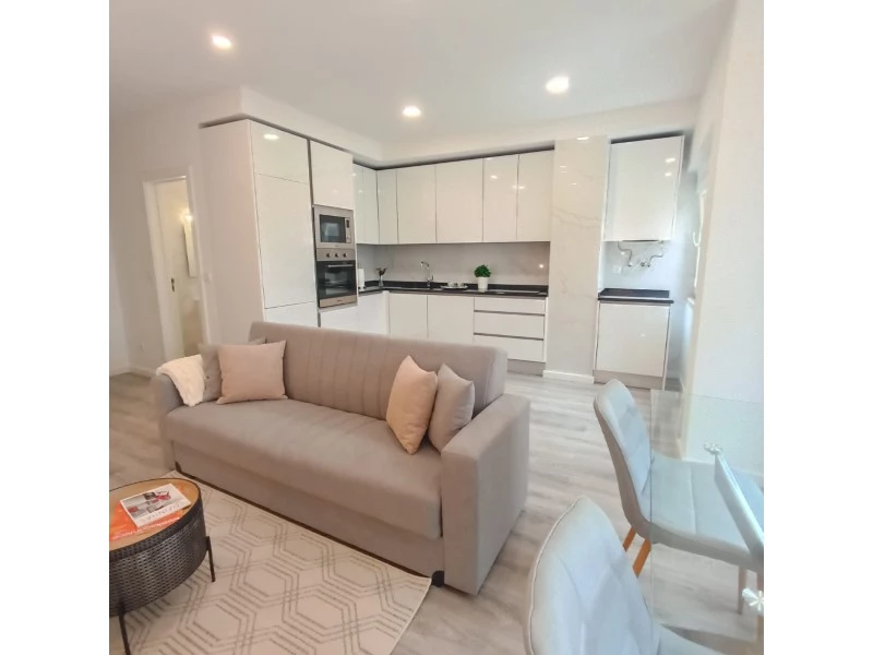 3 bedrooms Apartment in Lisbon, Portugal No. 158947