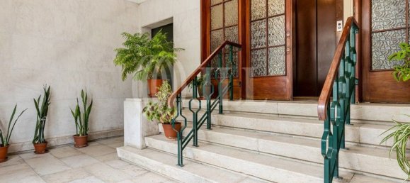 1520m² Building in Lisbon, Portugal No. 60154 5