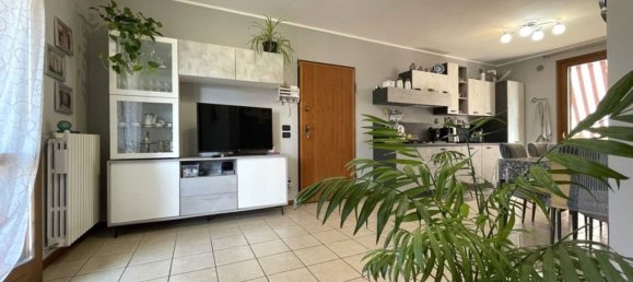 3 rooms Apartment in Capriolo, Italy No. 258802 2