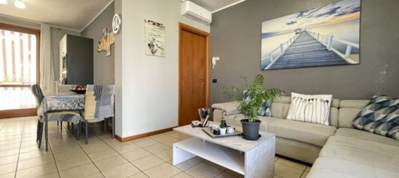 3 rooms Apartment in Capriolo, Italy No. 258802 3