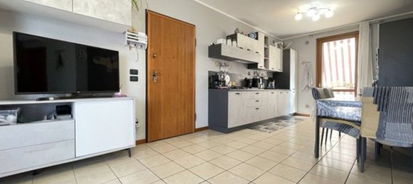 3 rooms Apartment in Capriolo, Italy No. 258802 5