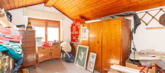 3 Schlafzimmer Villa in Orino, Italy, Nr. 69010 2