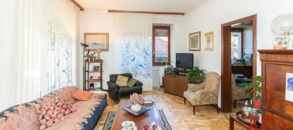 3 Schlafzimmer Villa in Orino, Italy, Nr. 69010 14