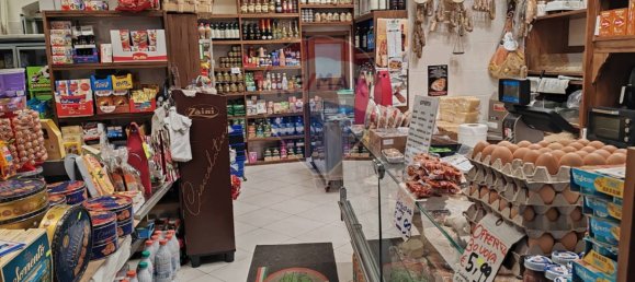 4-Zimmer Gewerbliche Immobilie in Naples, Italy, Nr. 337802 5