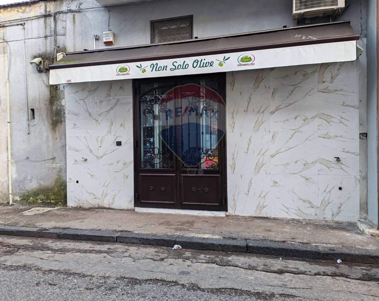 4-Zimmer Gewerbliche Immobilie in Naples, Italy, Nr. 337802