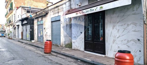 4-Zimmer Gewerbliche Immobilie in Naples, Italy, Nr. 337802 2