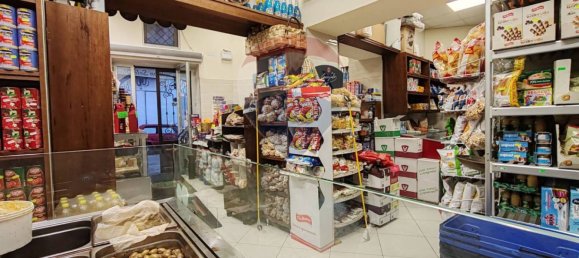 4-Zimmer Gewerbliche Immobilie in Naples, Italy, Nr. 337802 7