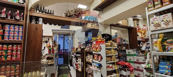 4-Zimmer Gewerbliche Immobilie in Naples, Italy, Nr. 337802 8