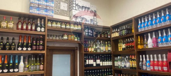 4-Zimmer Gewerbliche Immobilie in Naples, Italy, Nr. 337802 29