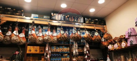 4-Zimmer Gewerbliche Immobilie in Naples, Italy, Nr. 337802 20