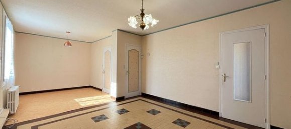 3 bedrooms House in Decize, France No. 363657 4