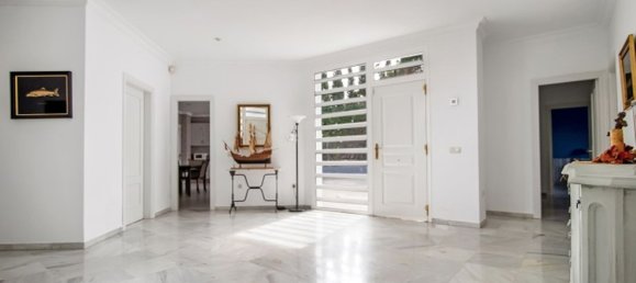 Villa de 5 dormitorios en Marbella, Spain No. 188459 16