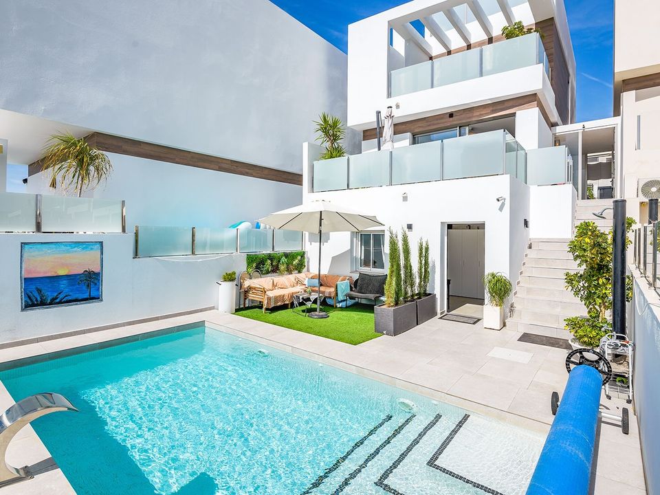 4 Schlafzimmer Villa in Alicante, Spain, Nr. 223008