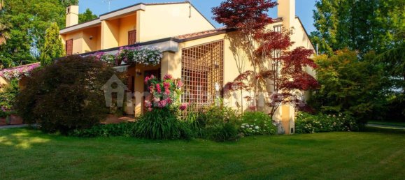 3 bedrooms Villa in Concordia Sagittaria, Italy No. 291732 2