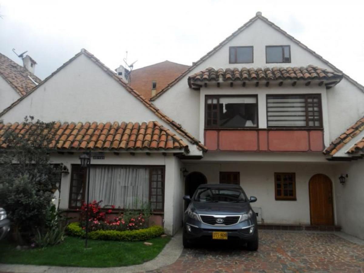 3 bedrooms House in Bogota, Colombia No. 11411