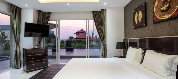 4 bedrooms Villa in Chalong, Thailand No. 10945 3