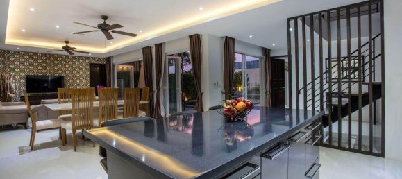 4 bedrooms Villa in Chalong, Thailand No. 10945 12