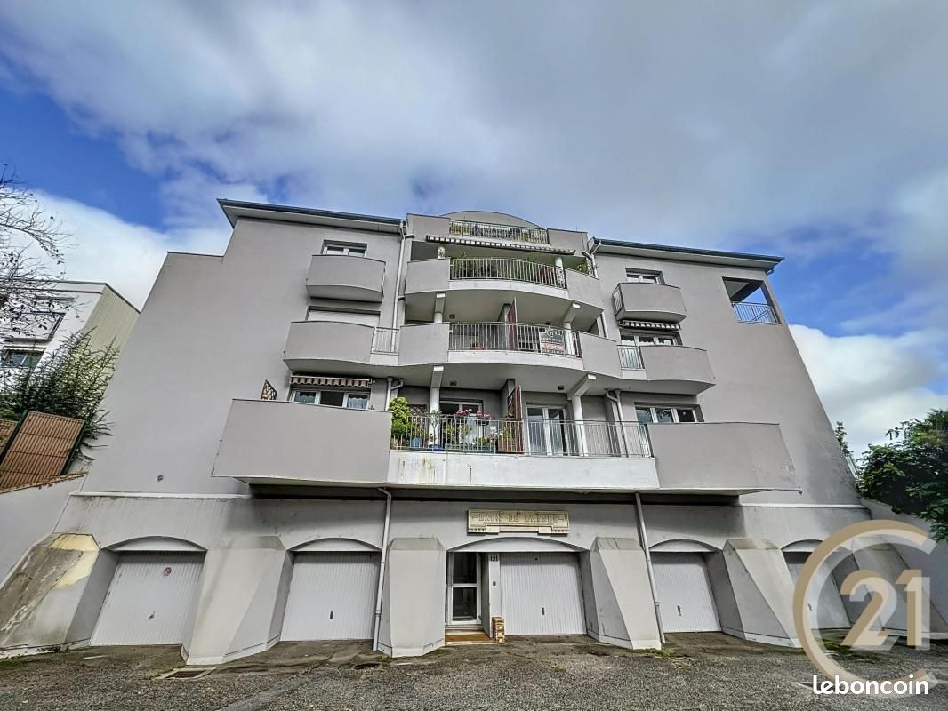 Квартира с 3 спальнями в Лаксу, Франция № 228534