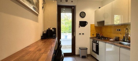 5 bedrooms Apartment in Rome, Italy No. 335485 10