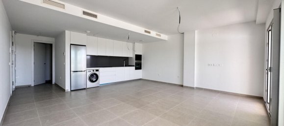 2 bedrooms Apartment in Estepona, Spain No. 185037 3