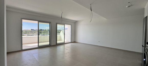 2 bedrooms Apartment in Estepona, Spain No. 185037 2
