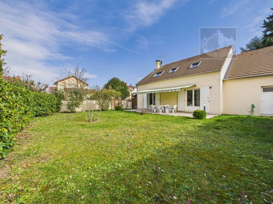 4 bedrooms House in Massy, France No. 128547