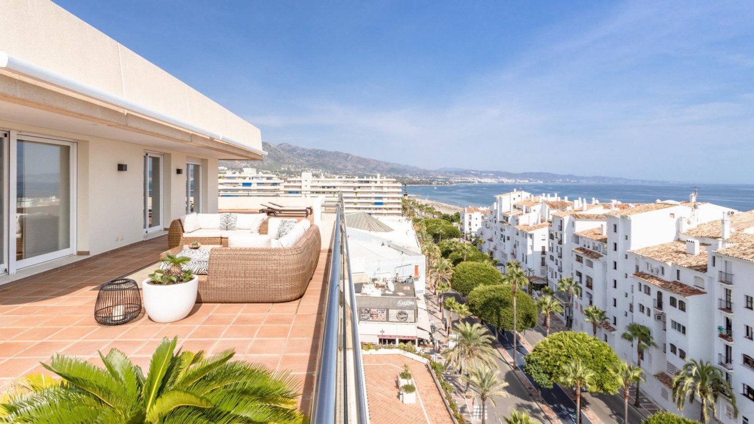 3 bedrooms Penthouse in Marbella, Spain No. 16313