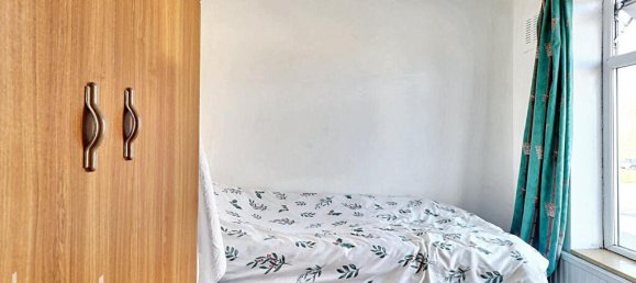 3 bedrooms House in Hayes, United Kingdom No. 5060 7