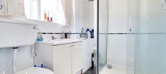 3 bedrooms House in Hayes, United Kingdom No. 5060 8