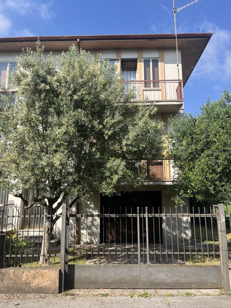 5 bedrooms House in Padua, Italy No. 379559