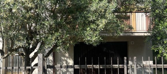 5 bedrooms House in Padua, Italy No. 379559 2