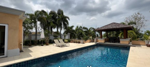 4 bedrooms Villa in Pattaya, Thailand No. 14586 2