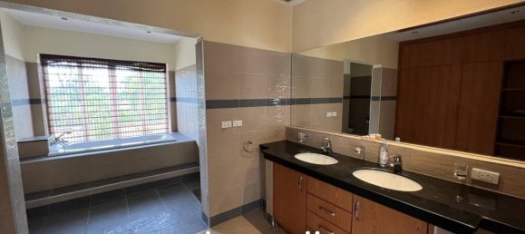 4 bedrooms Villa in Pattaya, Thailand No. 14586 10