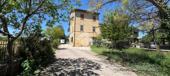 3 bedrooms Apartment in Assisi, Italy No. 287922 2