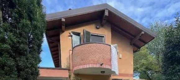 Casa de 2 dormitorios en Somma Lombardo, Italy No. 14479 2