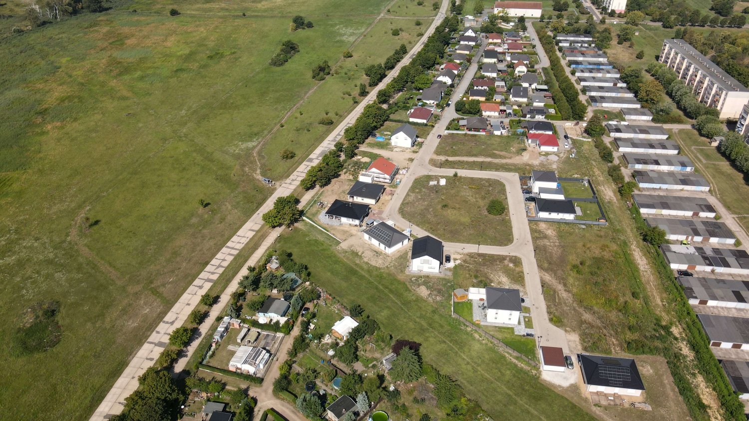 Grundstück in Anhalt-Bitterfeld, Germany 500m², Nr. 180342