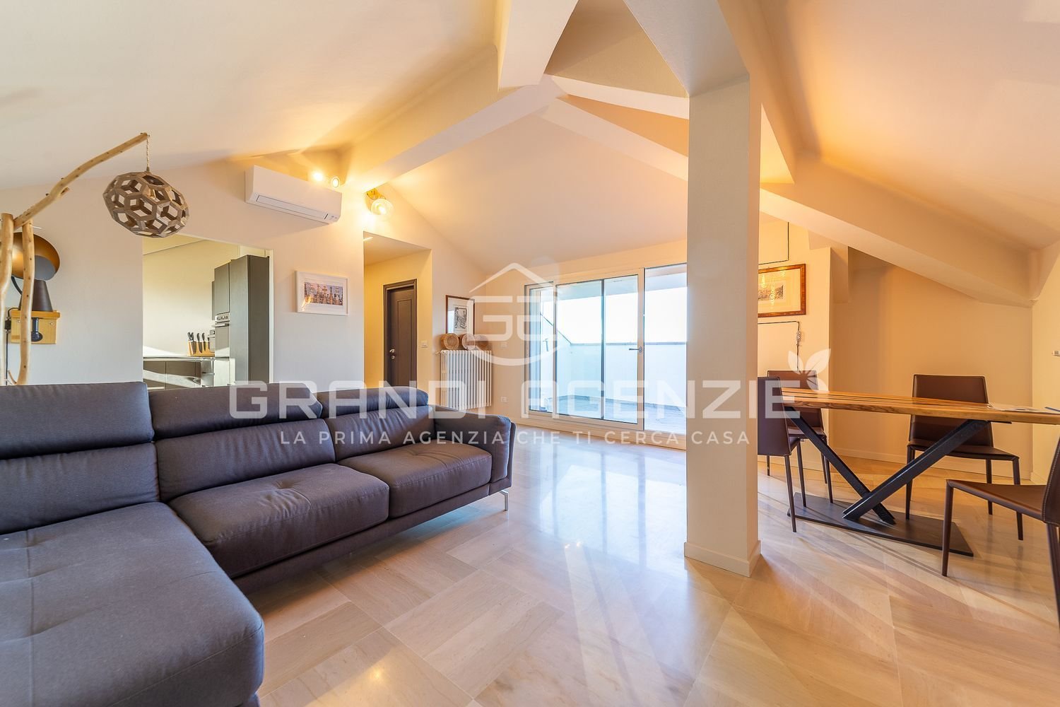 Квартира с 4 комнатами в Парма, Италия № 263465