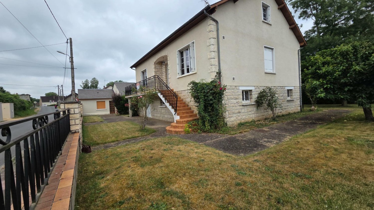 3 bedrooms House in Jouet-sur-l'Aubois, France No. 65063