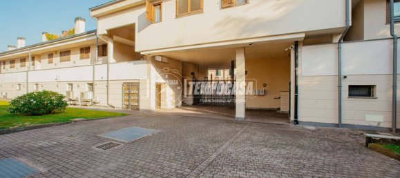 1 bedroom Apartment in Vigevano, Italy No. 303067 2