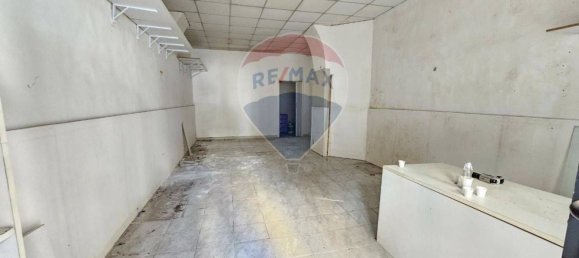 61m² Commercial property in Salerno, Italy No. 139028 3