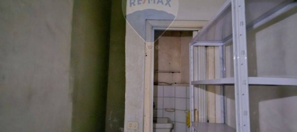 61m² Commercial property in Salerno, Italy No. 139028 18